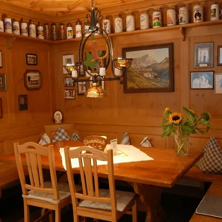 Neu Wirt Hotel Garni 호텔 3*